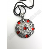 Pentáculo con piedras rojas